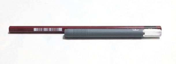 イトウヤ鉛筆補助軸と鉛筆を比較